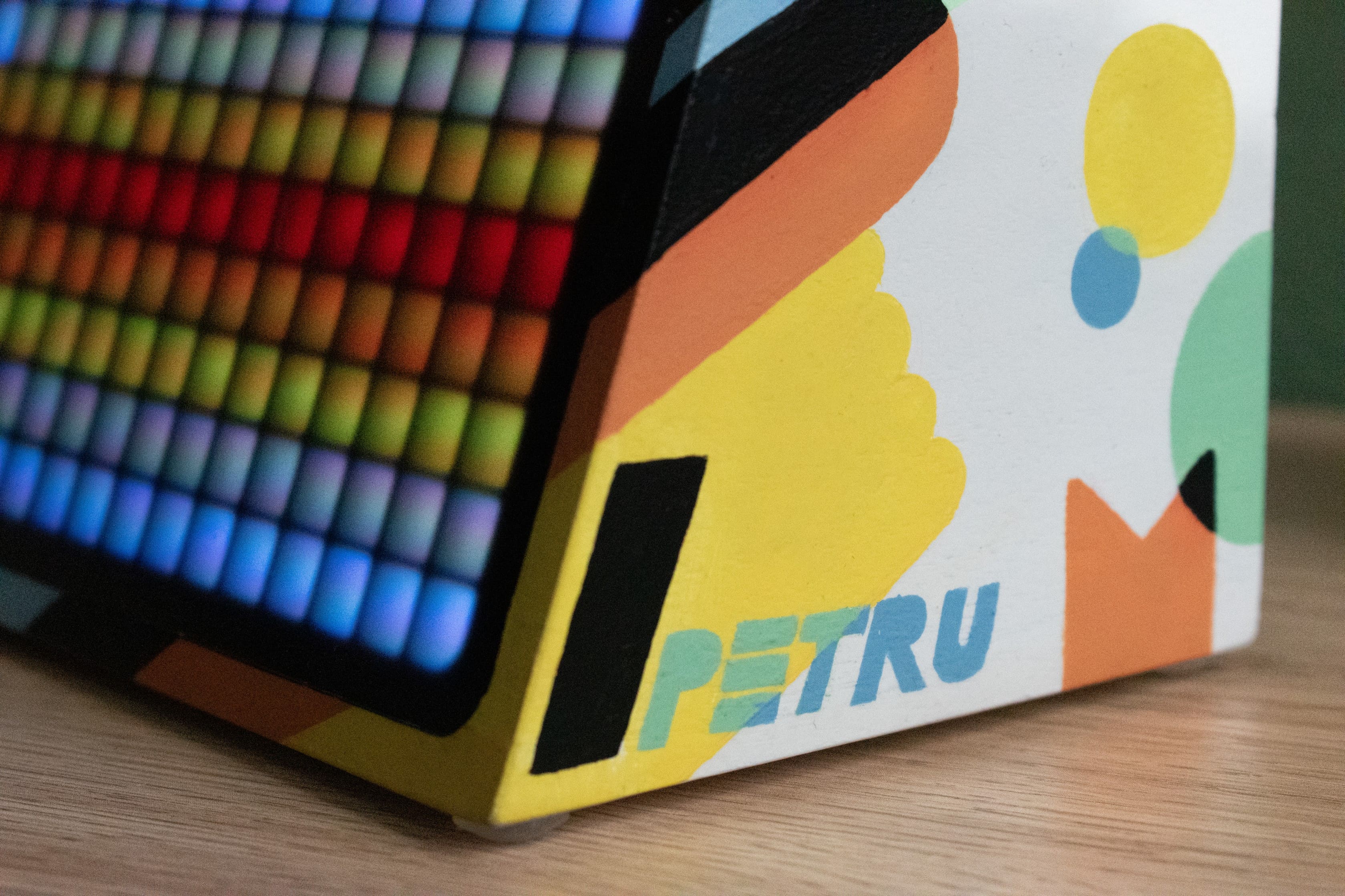 PETRU × MIINTSII: Smart Vinyl Record Stand 1 of 1