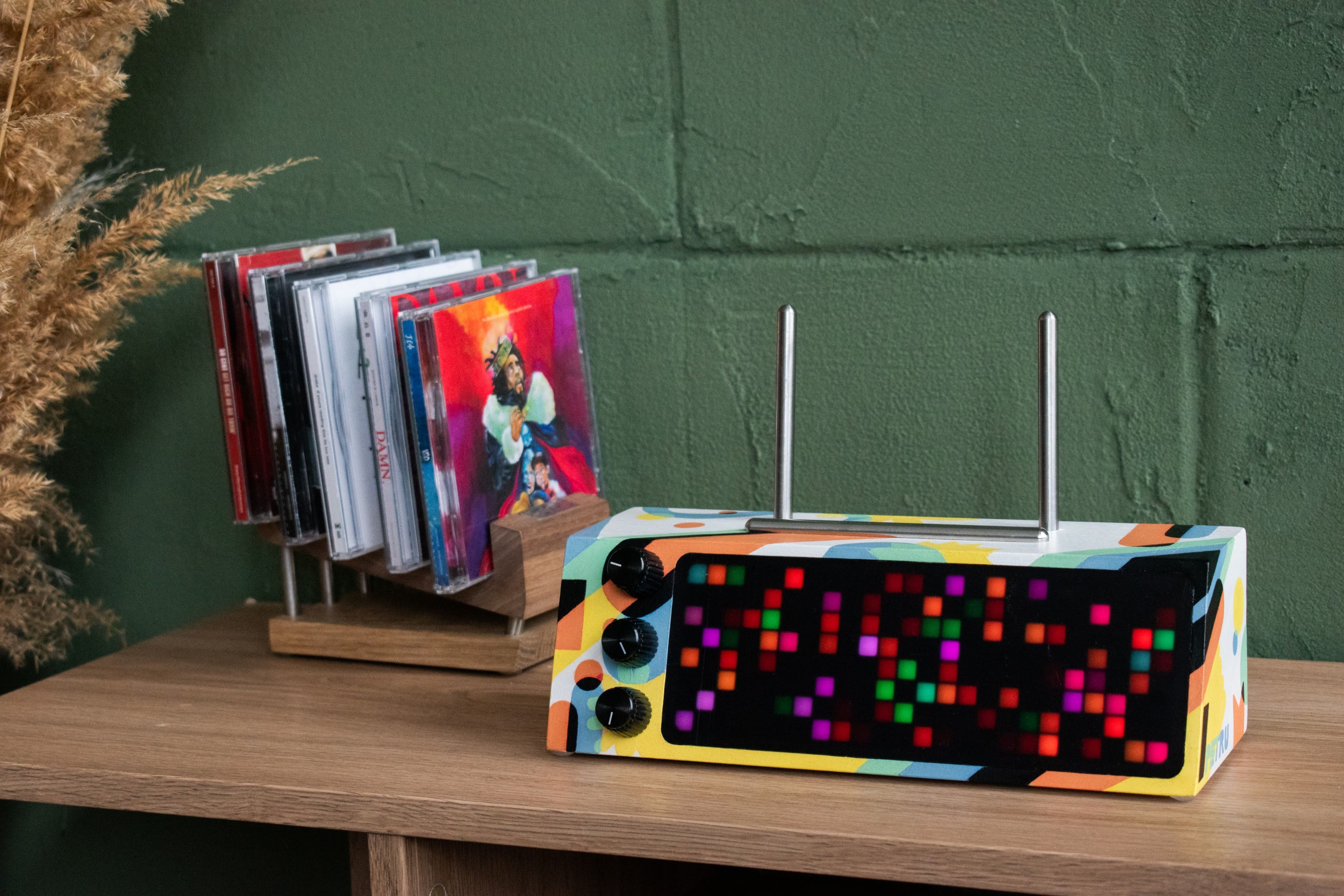 PETRU × MIINTSII: Smart Vinyl Record Stand 1 of 1