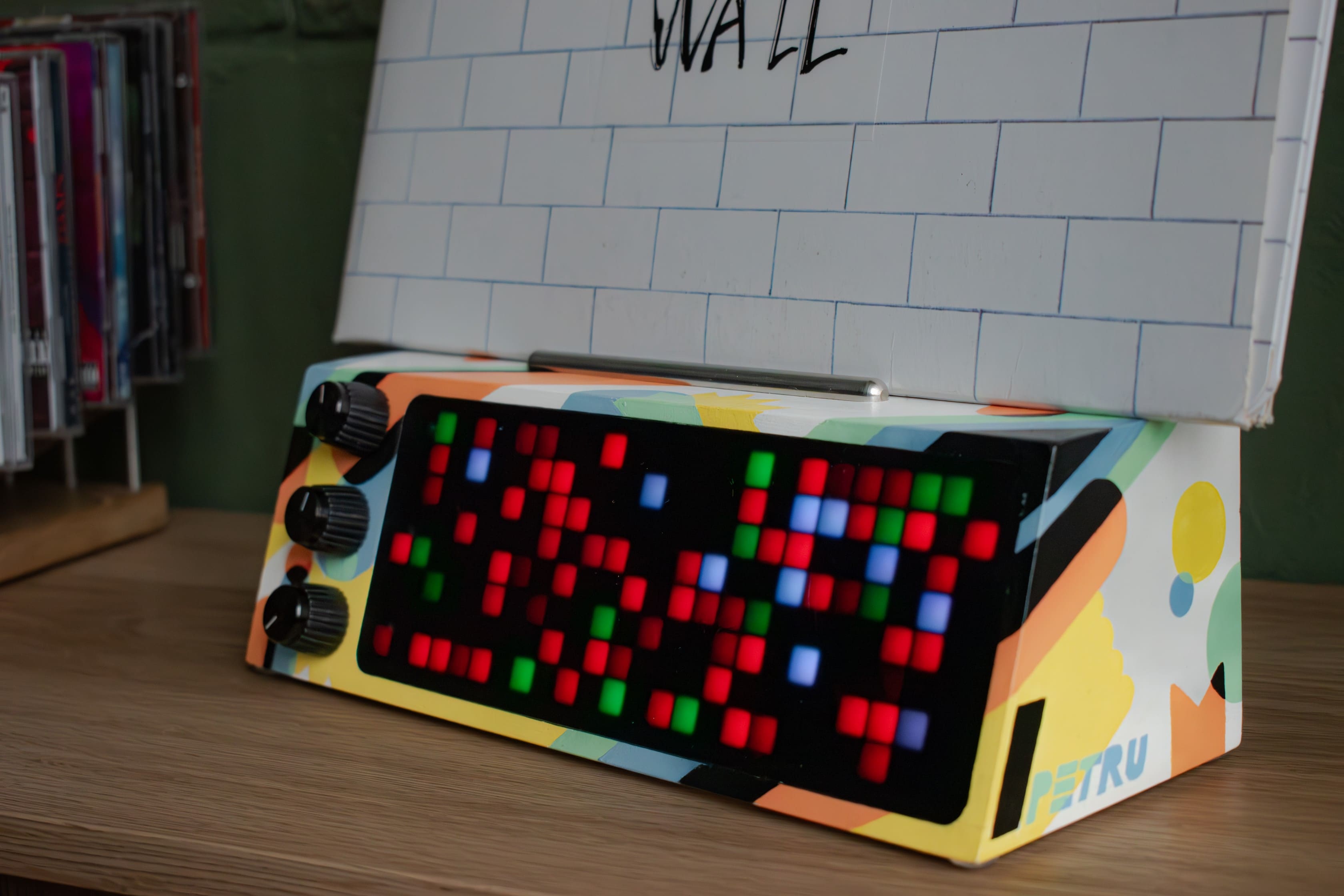 PETRU × MIINTSII: Smart Vinyl Record Stand 1 of 1