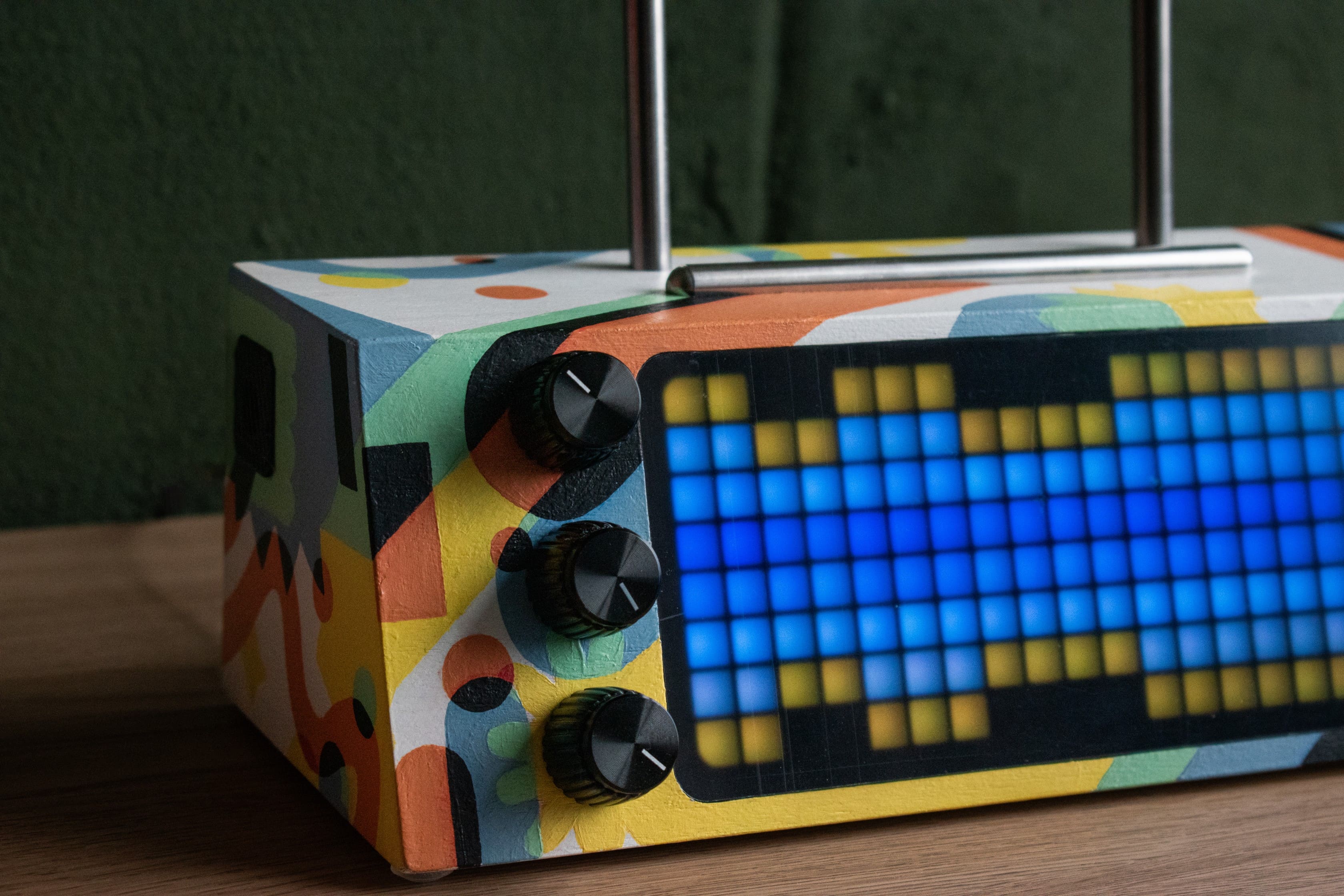 PETRU × MIINTSII: Smart Vinyl Record Stand 1 of 1