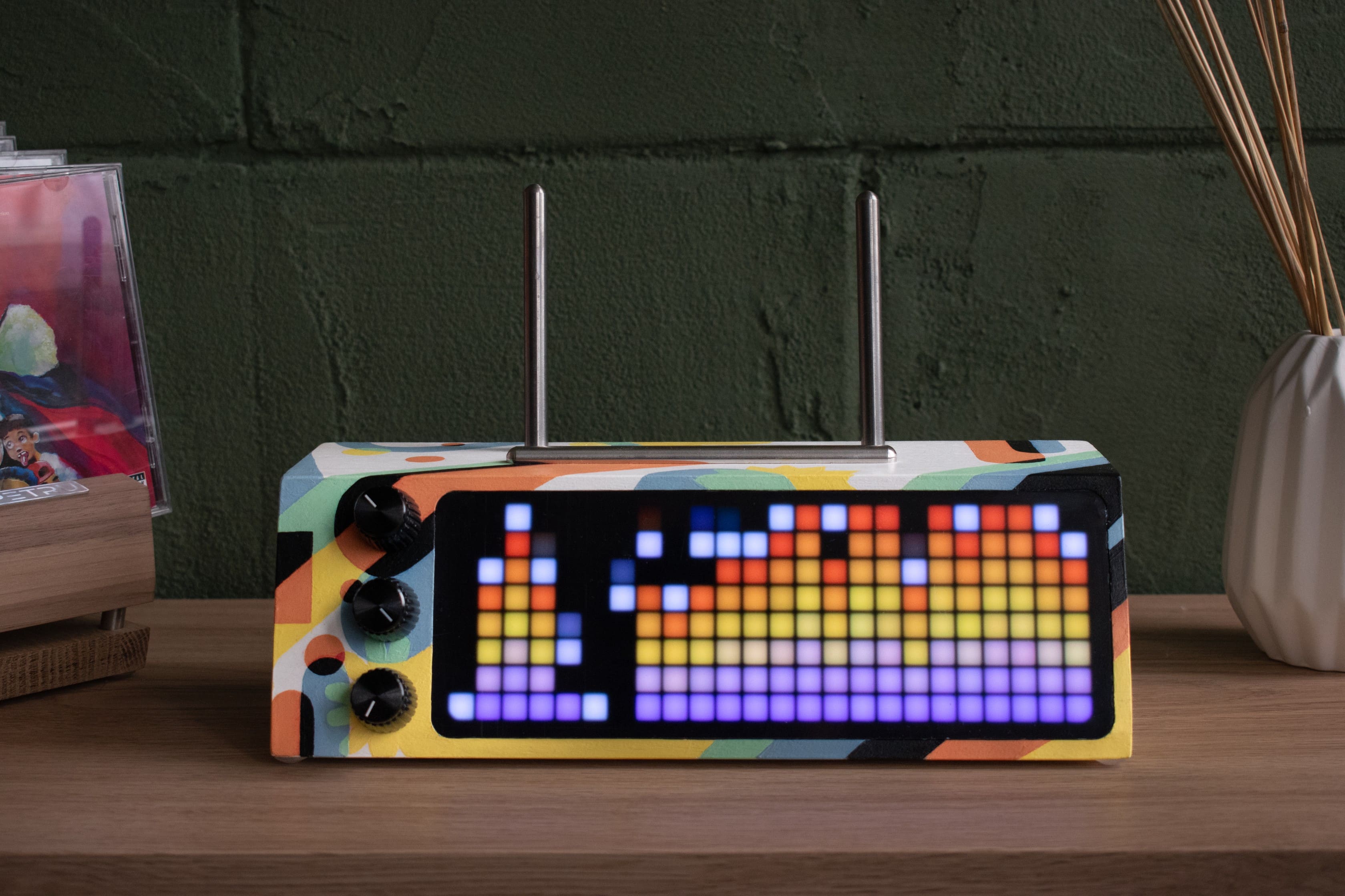PETRU × MIINTSII: Smart Vinyl Record Stand 1 of 1